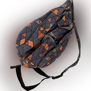 KAVU over the shoulder/rope sling bag- used only one time!